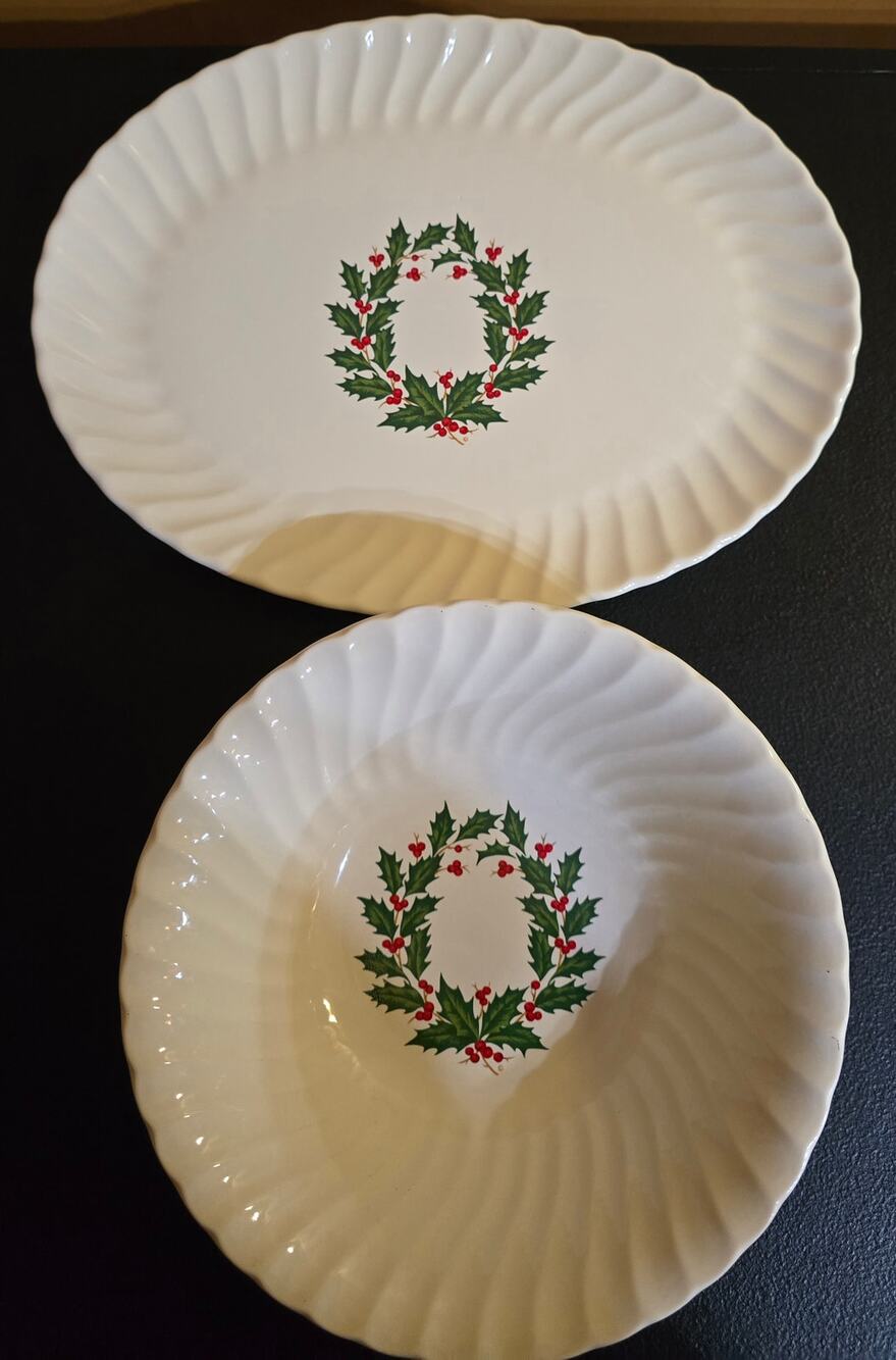 SCIO Holly Christmas Scalloped Bowl and Platter (Set of 2)